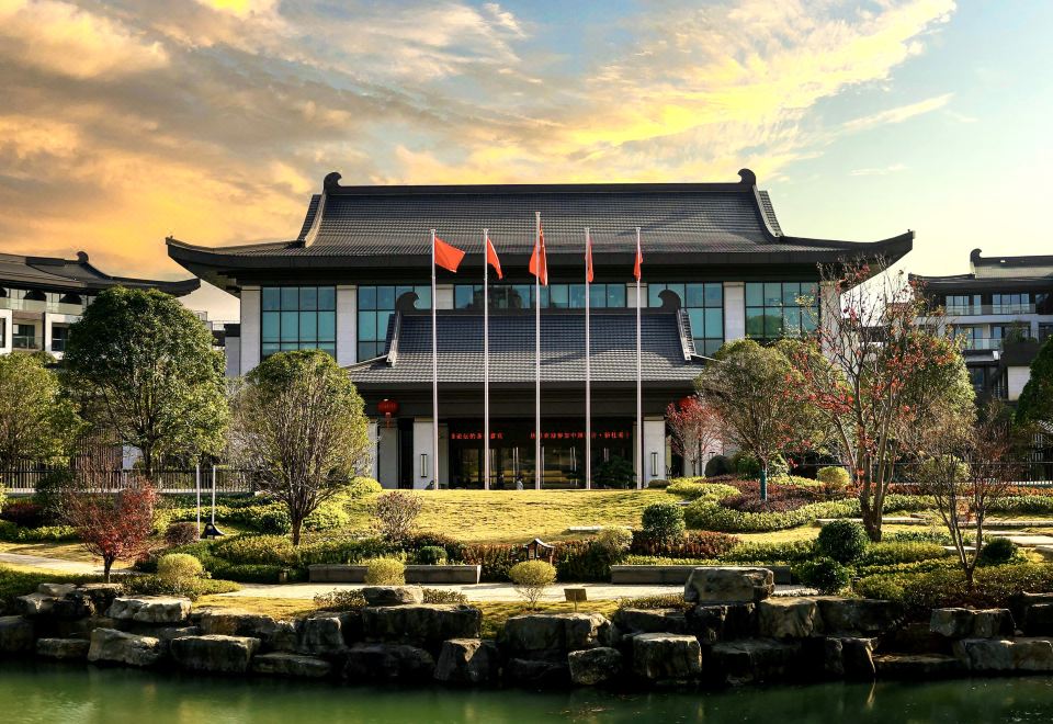 Guilin Ronghu Hotel(Guest State-Level Mountain and Water Residence)